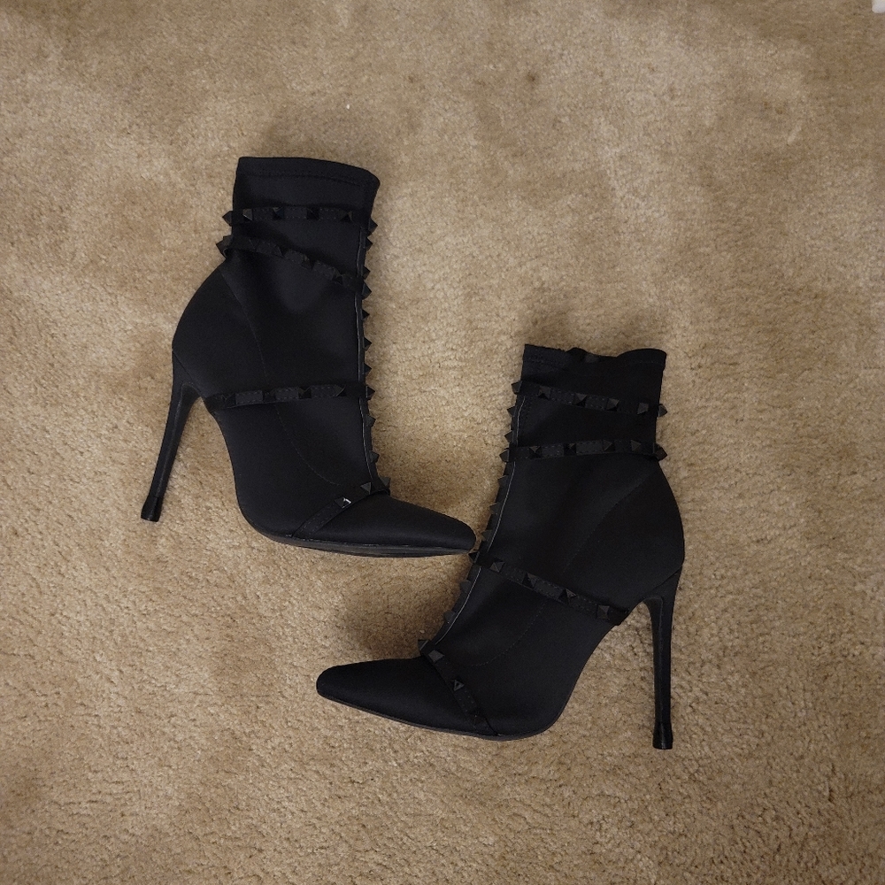 So me black bootie studded heels